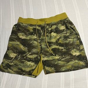 Lululemon Men's Green Shorts